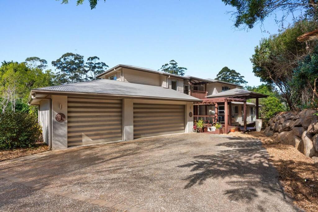 Amazing acreage style living