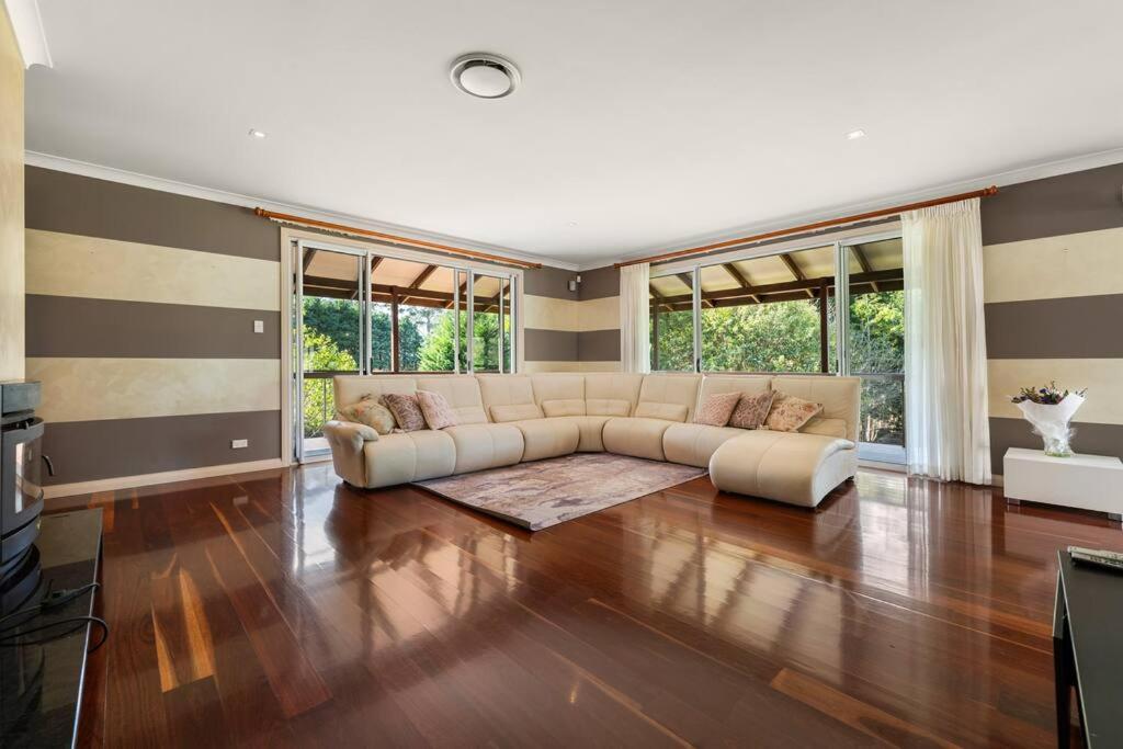 Amazing acreage style living