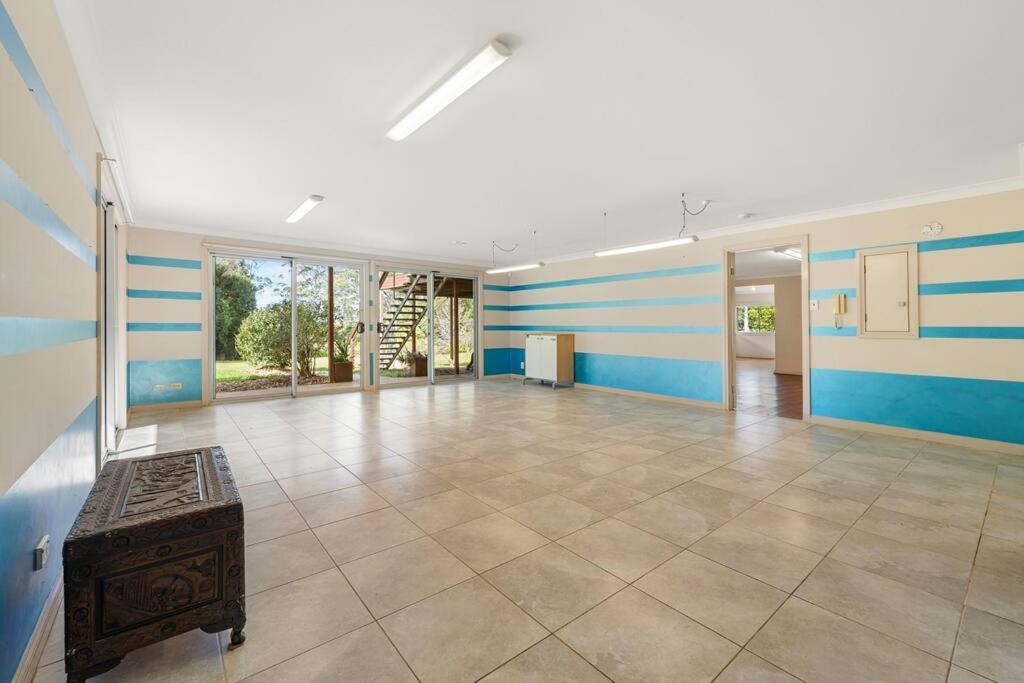 Amazing acreage style living