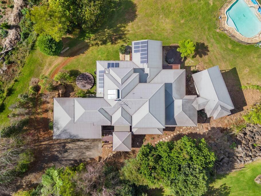 Amazing acreage style living