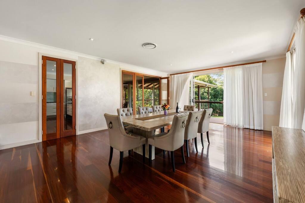 Amazing acreage style living
