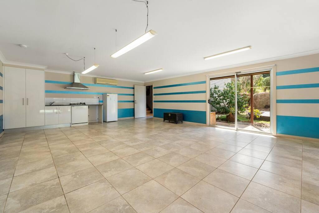 Amazing acreage style living