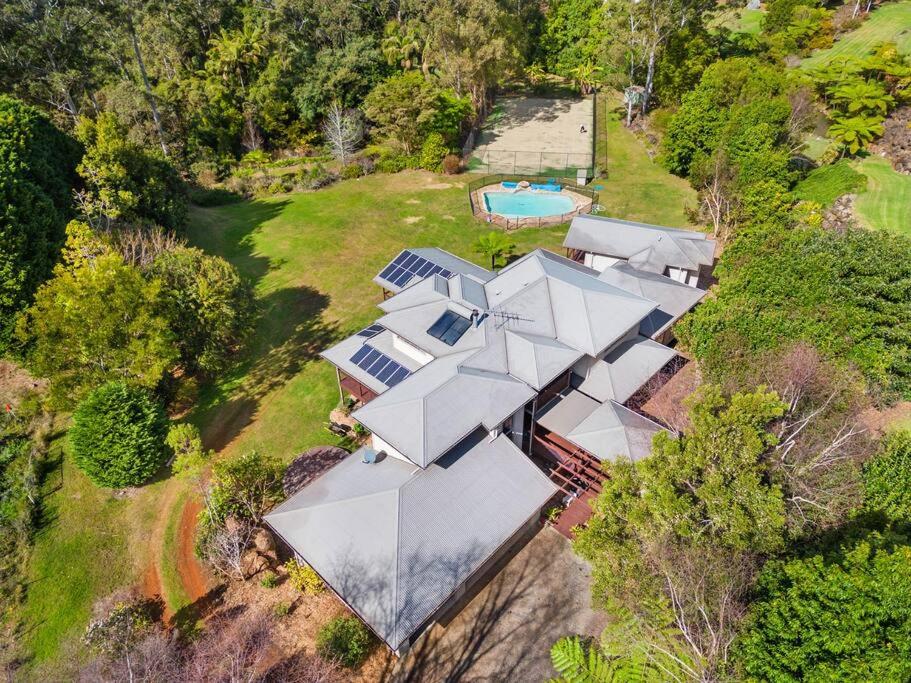 Amazing acreage style living