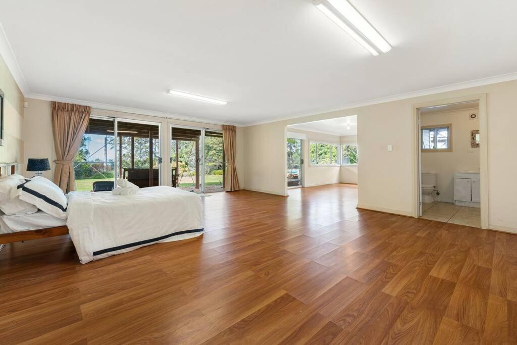 Amazing acreage style living