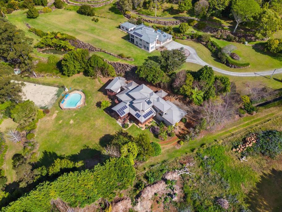 Amazing acreage style living
