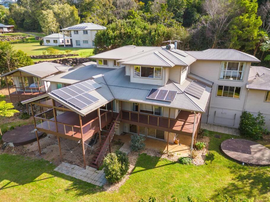 Amazing acreage style living