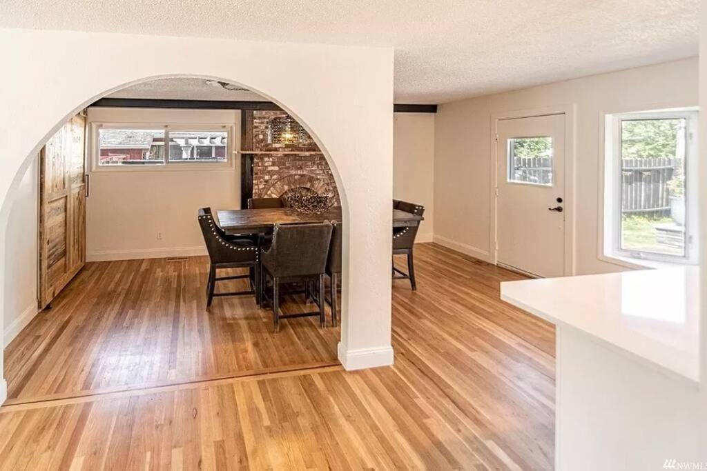 PNW Home With Private Outdoor Getaway Space.