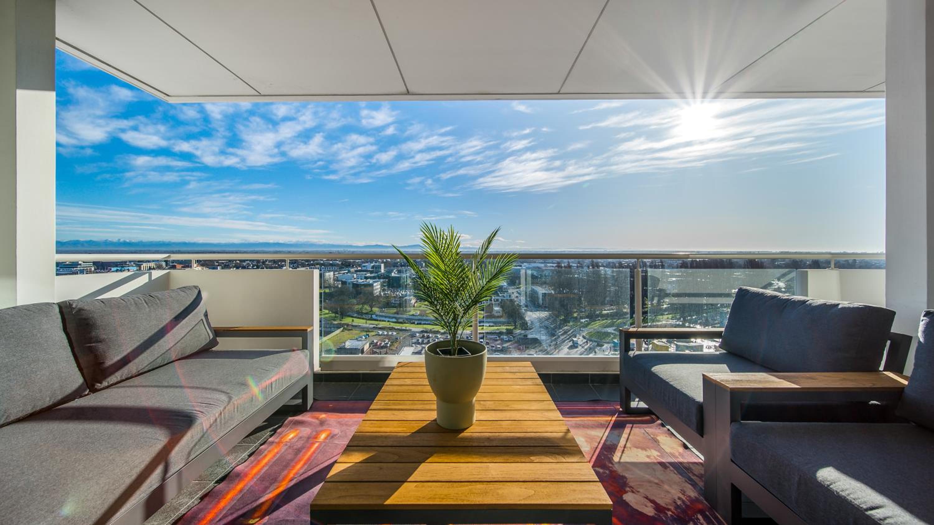 CBD Loft Style Apartment with Free Valet Parking view 3