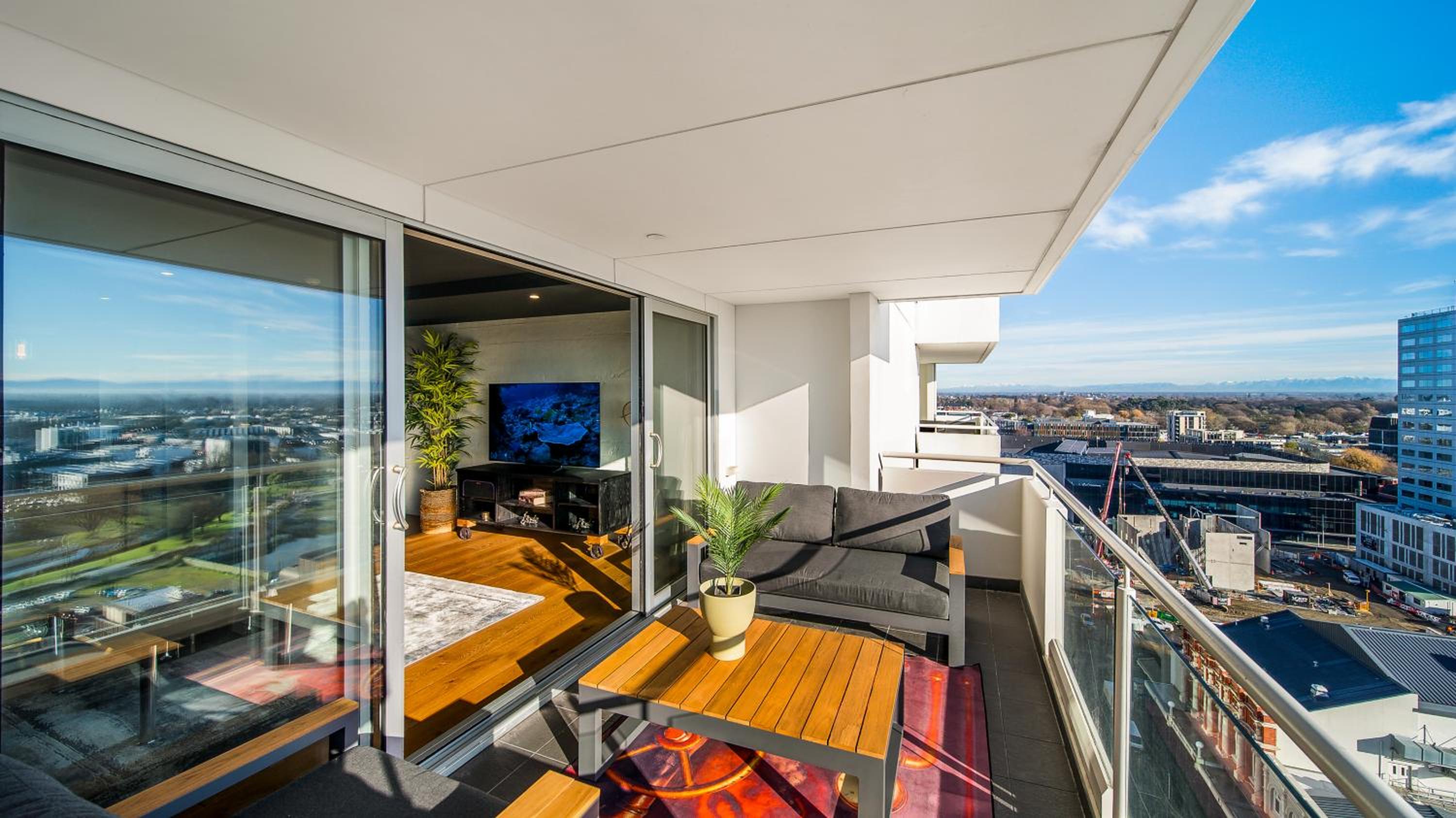 CBD Loft Style Apartment with Free Valet Parking view 2