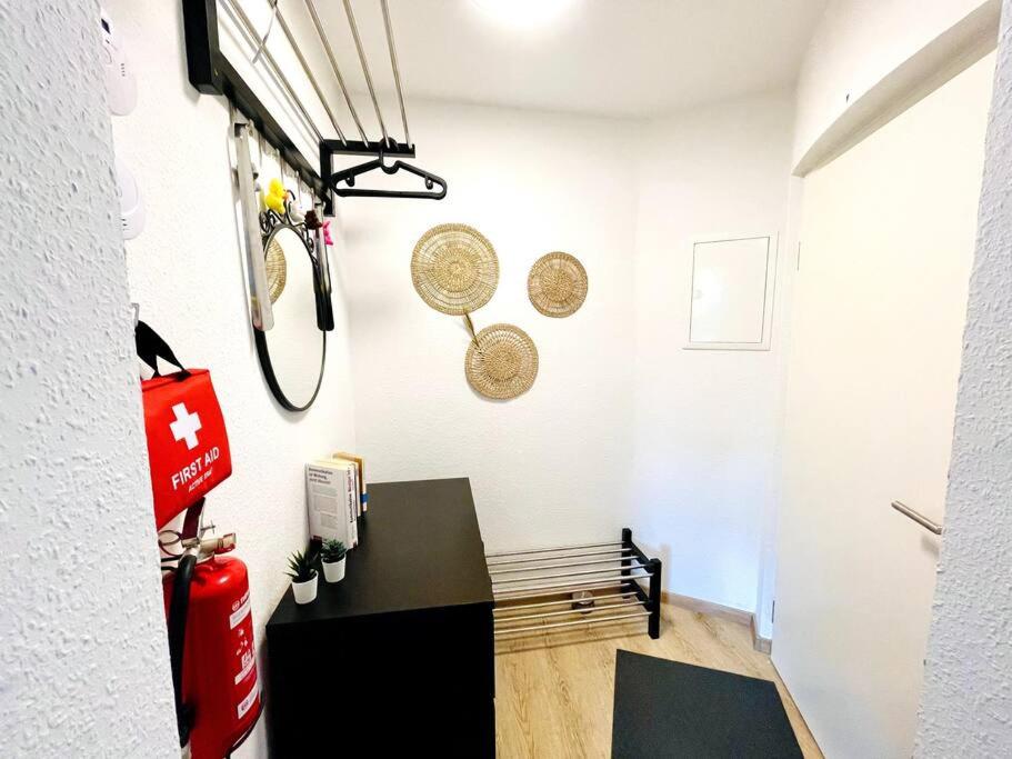 - Heavenly apartment in the heart of Duisburg - 2 Mins Hbf Central Station - Big TV & Working space & Netflix -