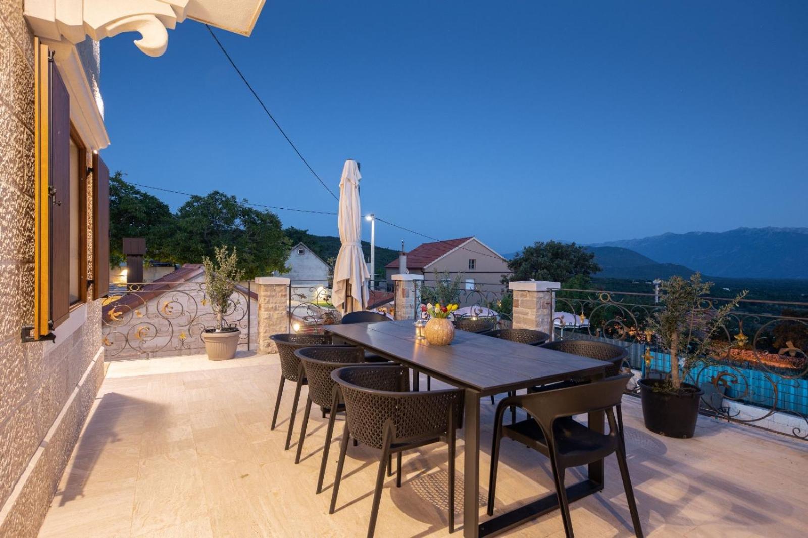 Villa Lady Stone view 3