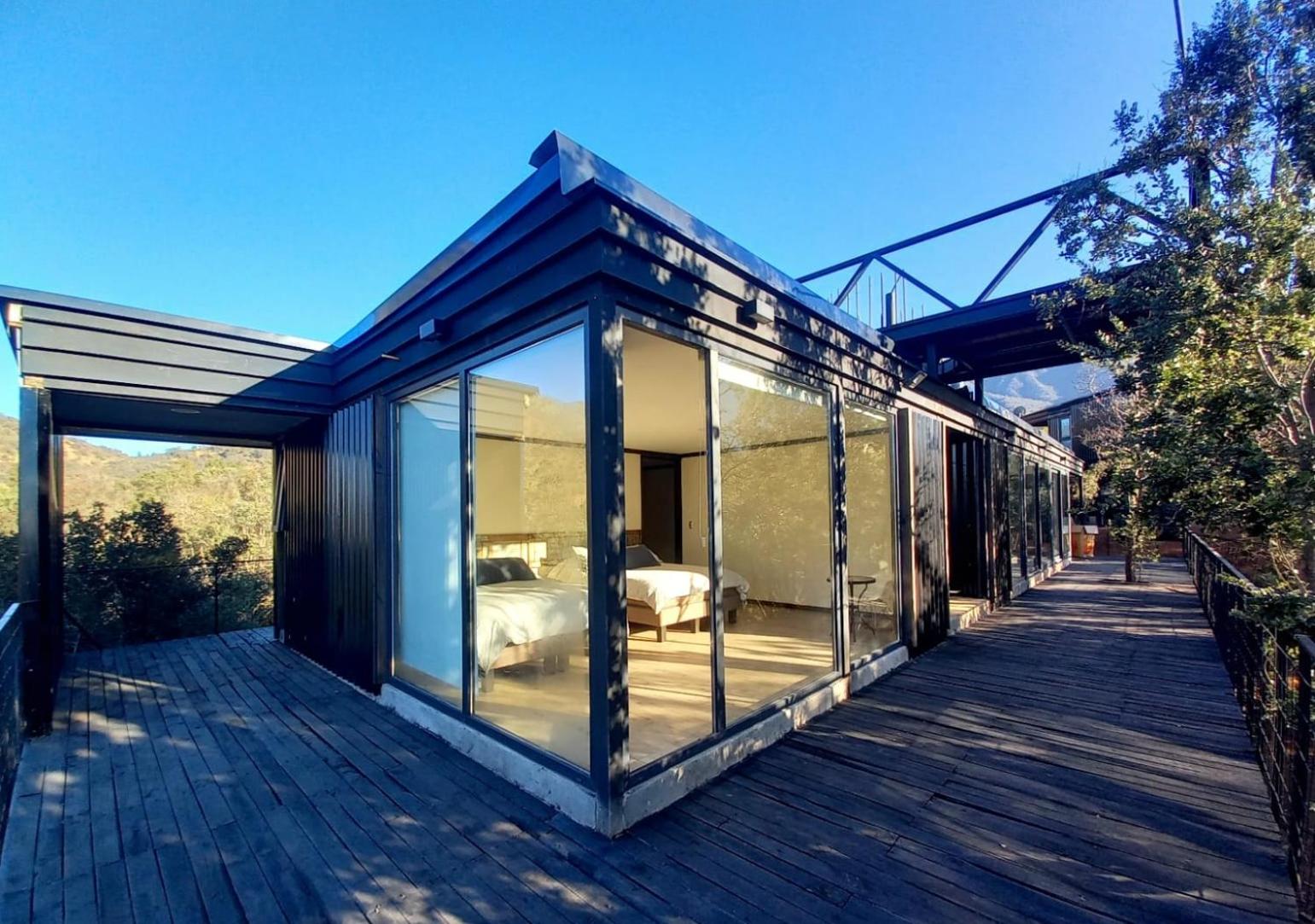 Wine Lodge de Viña Vultur en bosque nativo con piscina