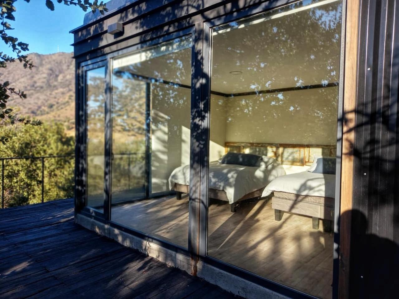 Wine Lodge de Viña Vultur en bosque nativo con piscina