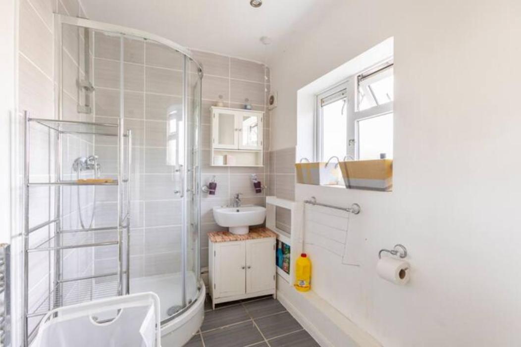 cosy 1 bedroom flat near Barking town centre view 2