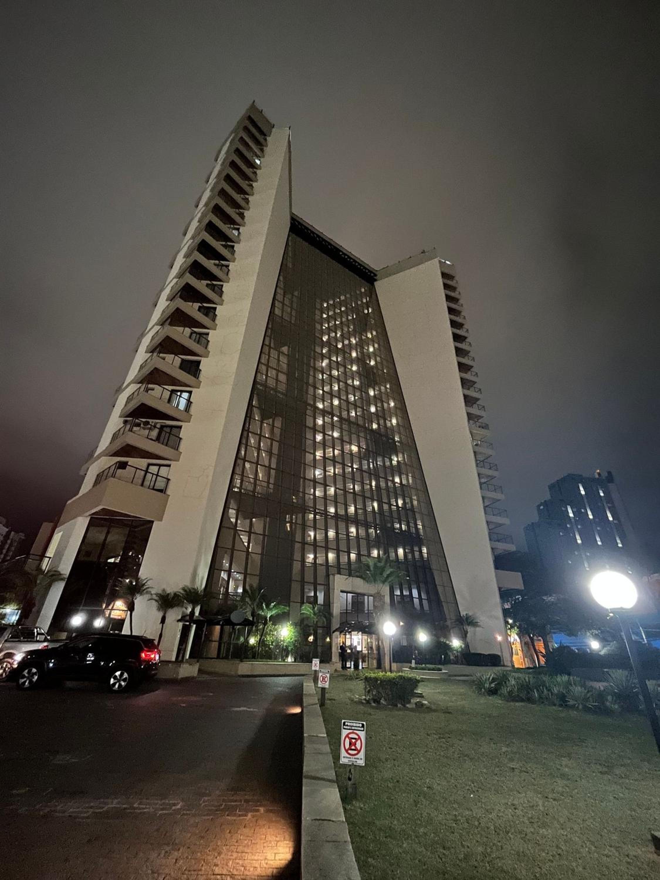 Flat Premium -Acesso a pé ao shopping Center vale - Edifício Summit (Ar condicionado)
