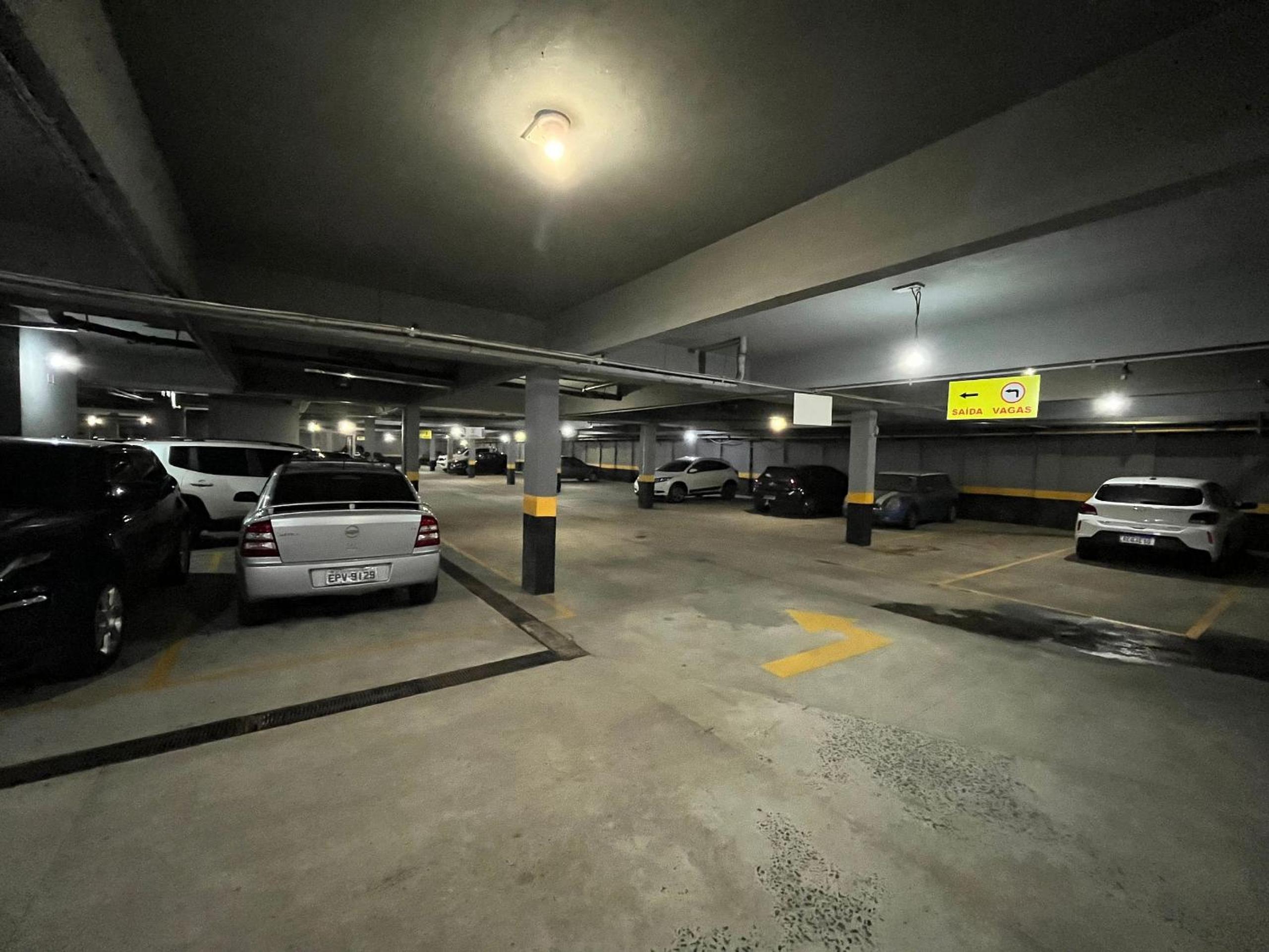 Flat Premium -Acesso a pé ao shopping Center vale - Edifício Summit (Ar condicionado)