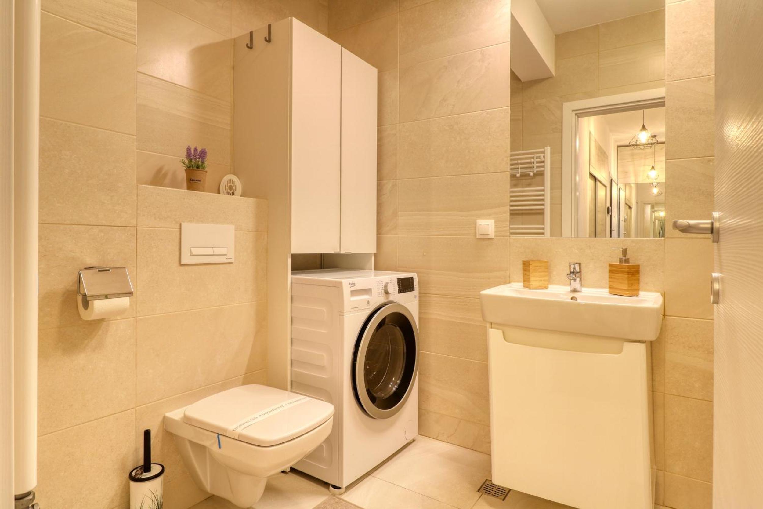 Inspiration Station - My Joyful, Cosy&Inviting Apt - Smart Thermostat - Private Parking - IOR Park - Long Term Price Cuts view 3