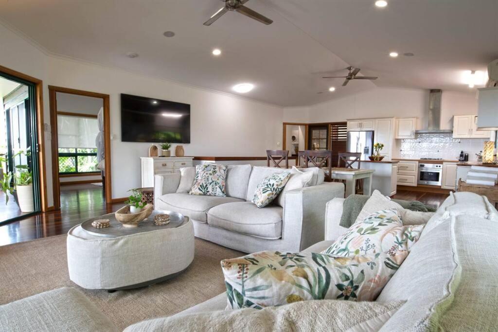 The Jungle House - 2 Bedroom Home - Bingil Bay