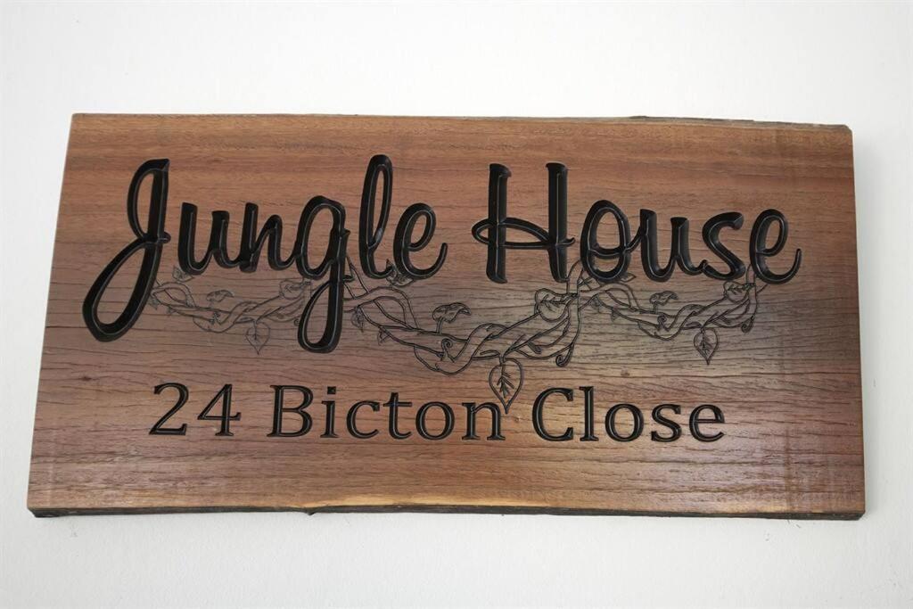 The Jungle House - 2 Bedroom Home - Bingil Bay
