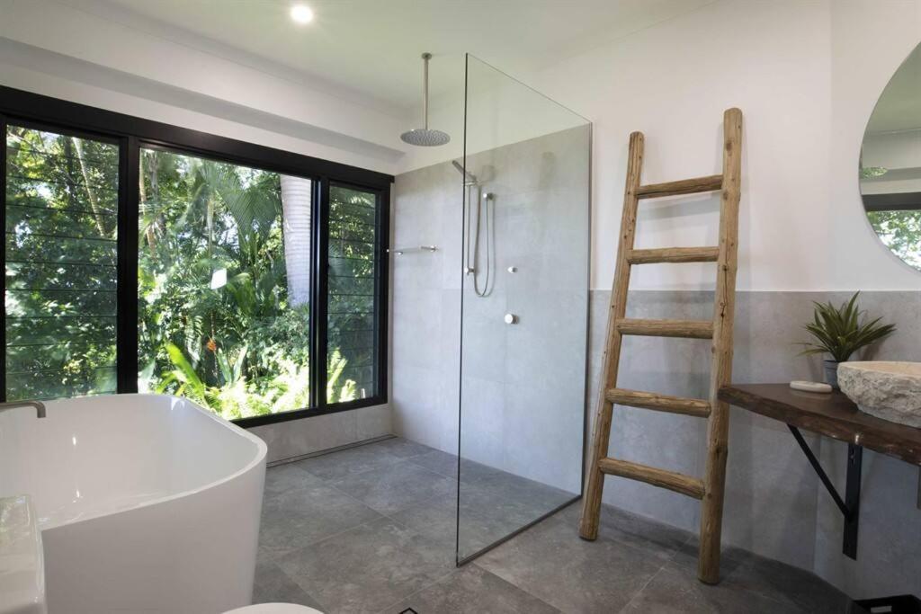 The Jungle House - 2 Bedroom Home - Bingil Bay