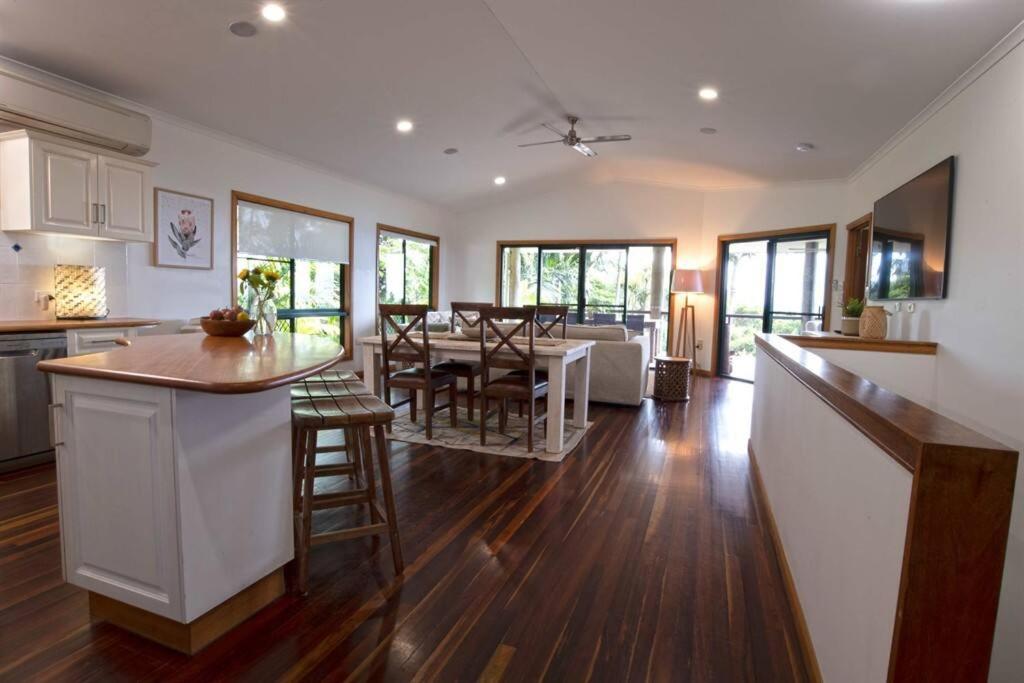 The Jungle House - 2 Bedroom Home - Bingil Bay
