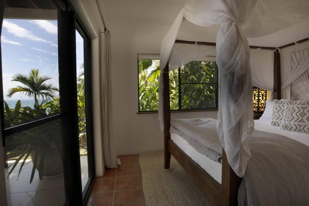 The Jungle House - 2 Bedroom Home - Bingil Bay