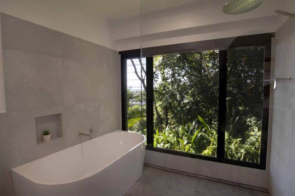 The Jungle House - 2 Bedroom Home - Bingil Bay