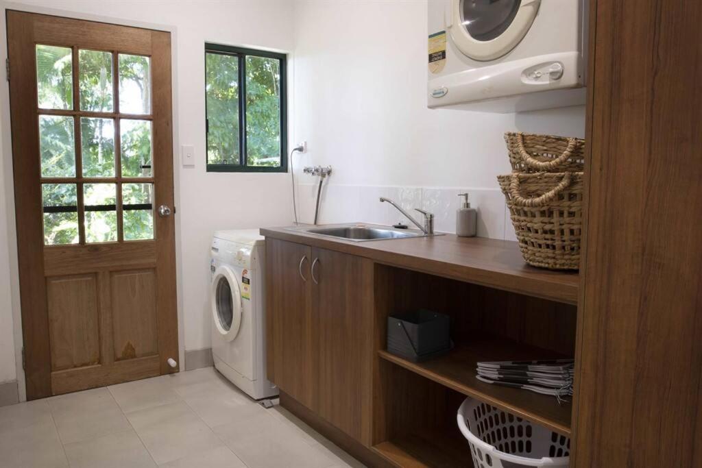 The Jungle House - 2 Bedroom Home - Bingil Bay