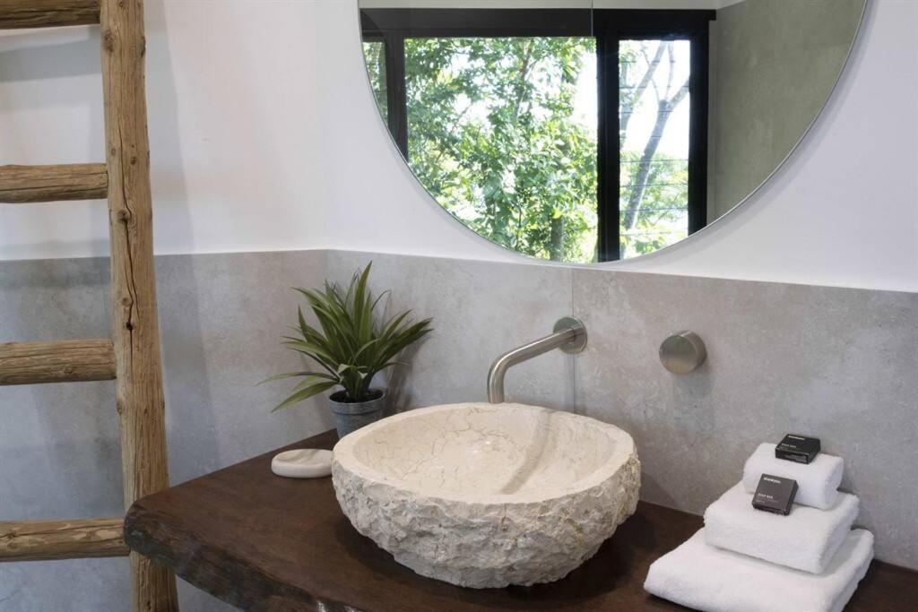 The Jungle House - 2 Bedroom Home - Bingil Bay