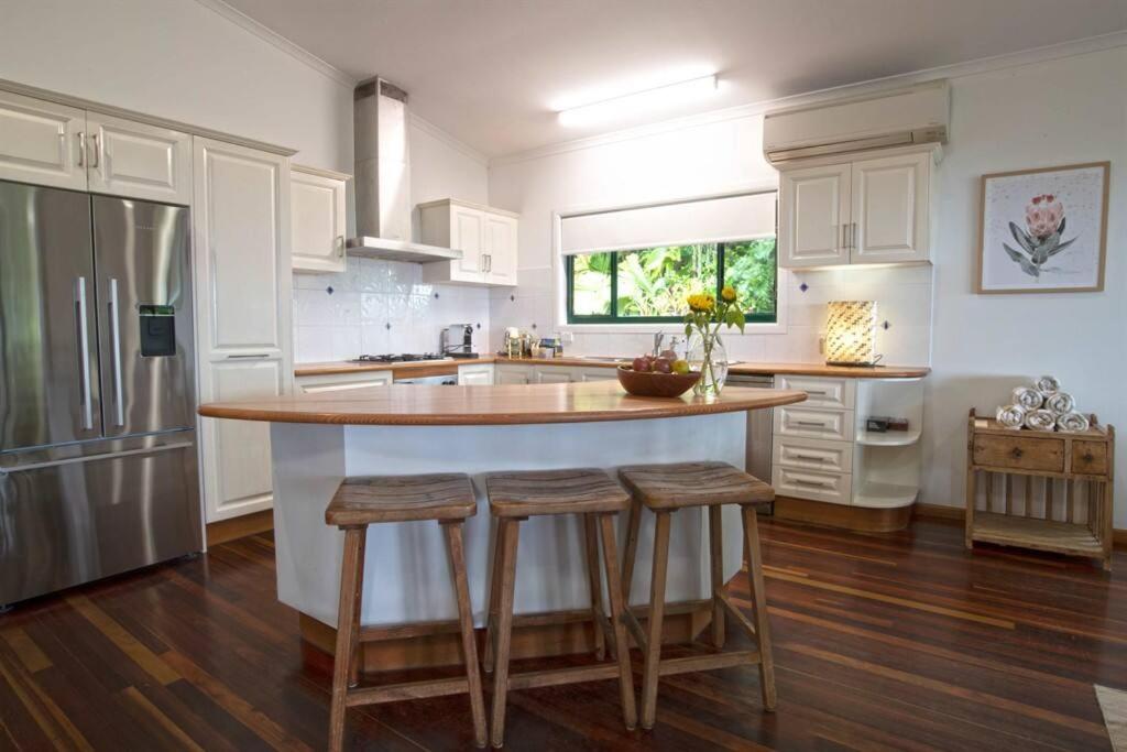 The Jungle House - 2 Bedroom Home - Bingil Bay