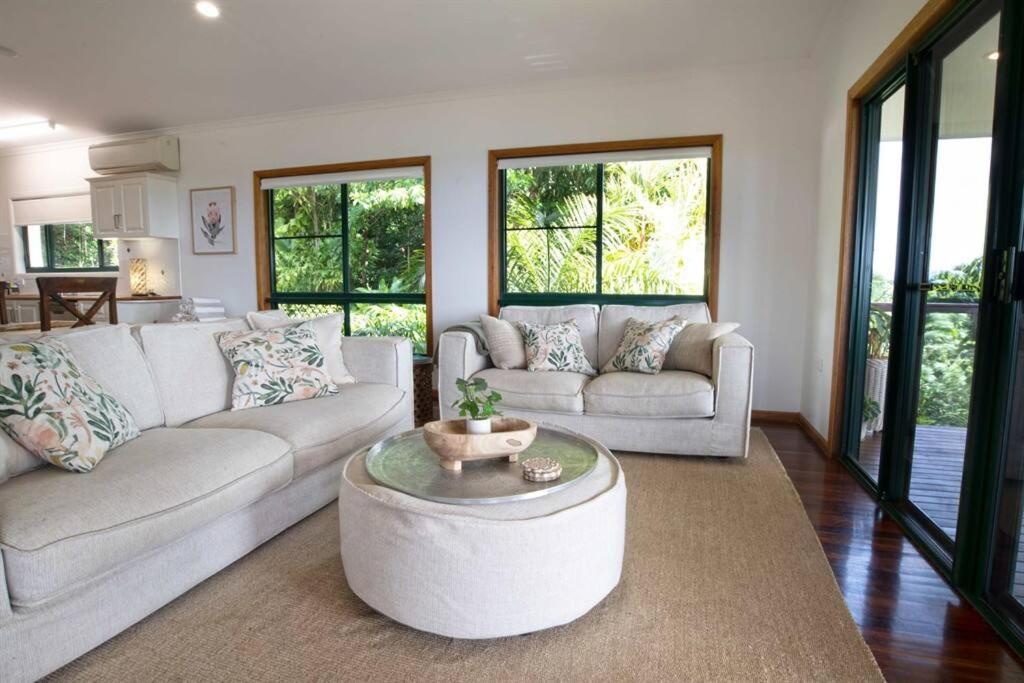 The Jungle House - 2 Bedroom Home - Bingil Bay
