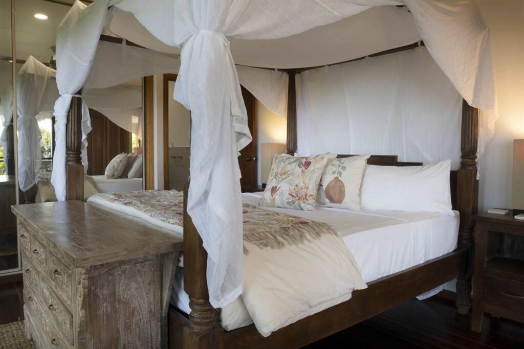 The Jungle House - 2 Bedroom Home - Bingil Bay