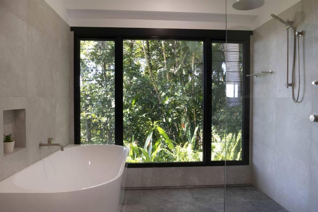 The Jungle House - 2 Bedroom Home - Bingil Bay
