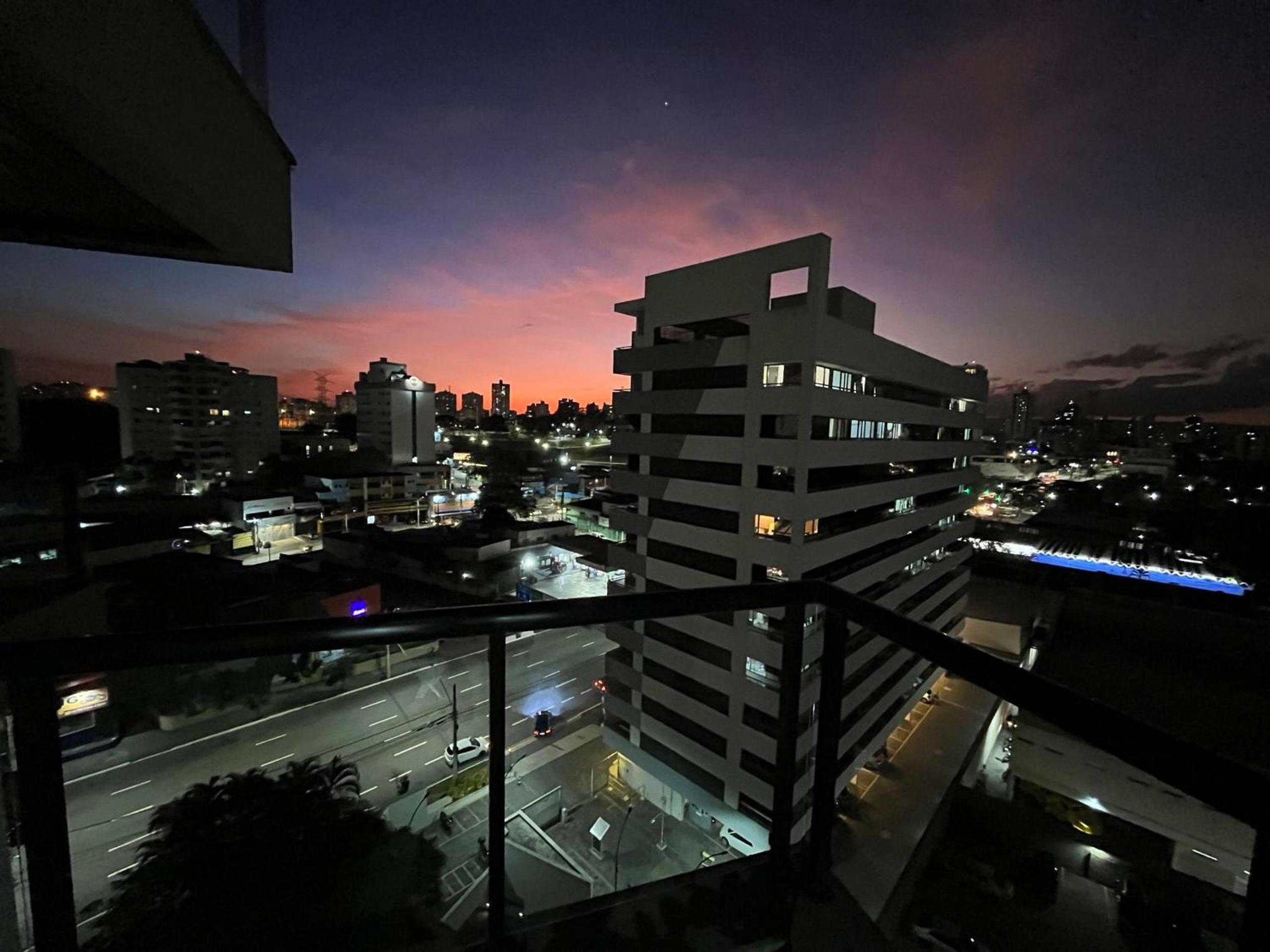 Flat Premium -Acesso a pé ao shopping Center vale - Edifício Summit (Ar condicionado)