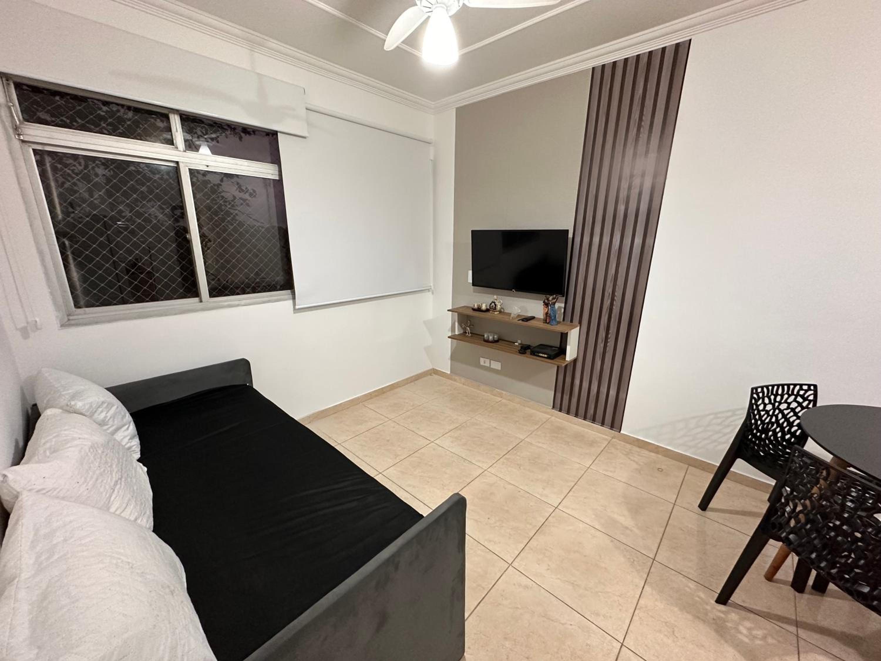 Apto 11 - Com 1 dorm prox a praia da Enseada com piscina!