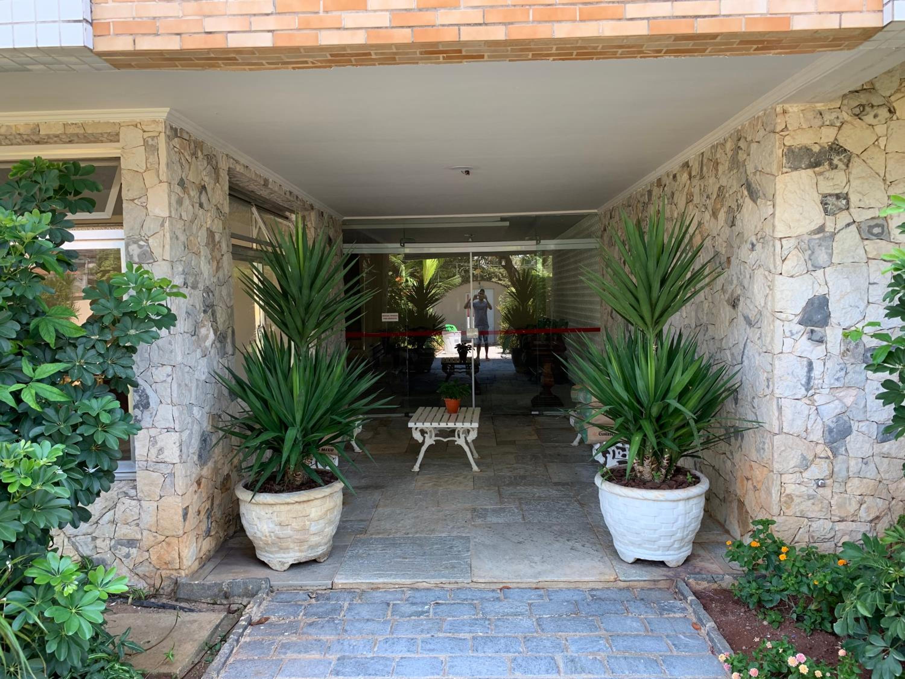 Apto 11 - Com 1 dorm prox a praia da Enseada com piscina!
