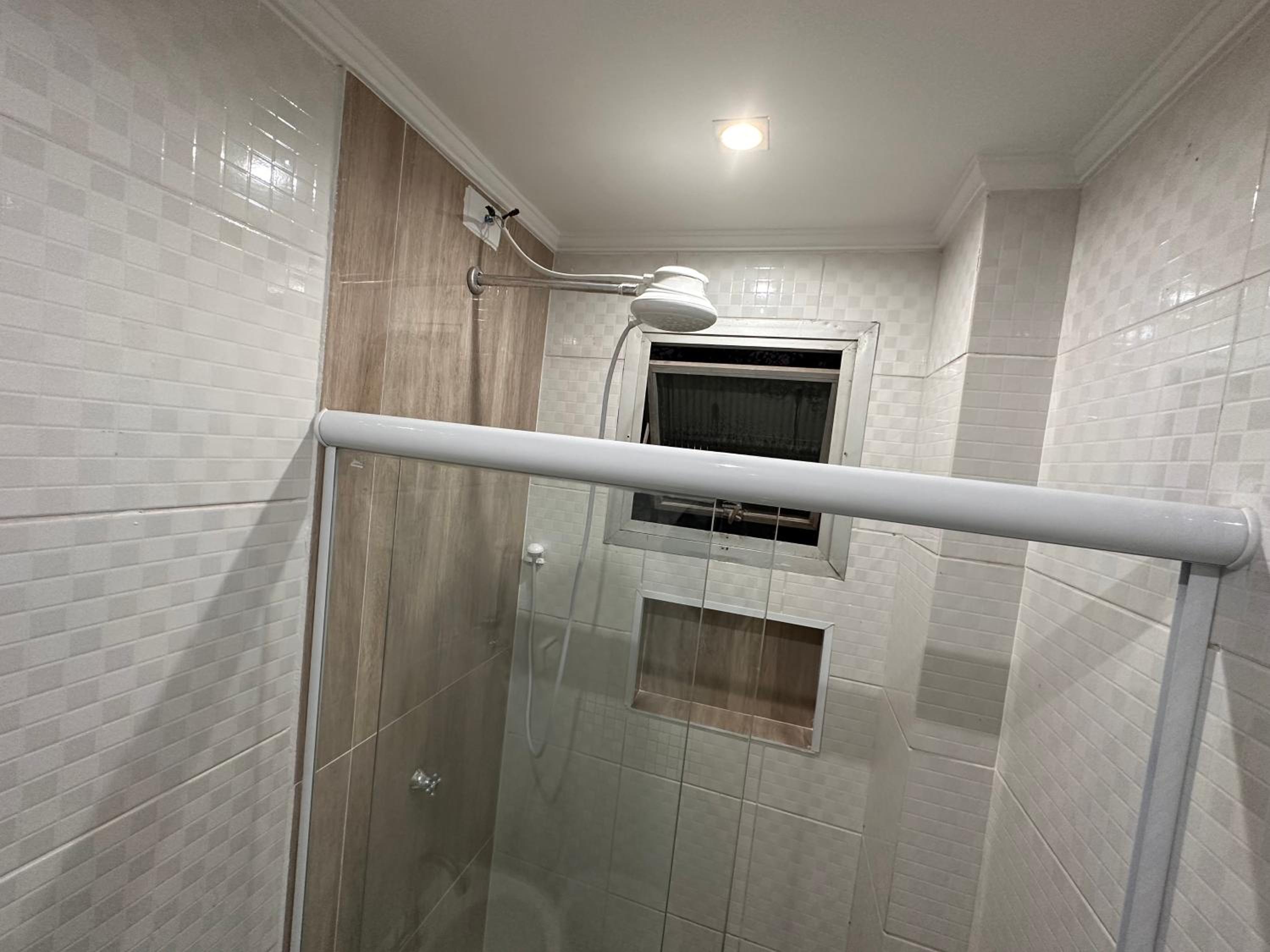 Apto 11 - Com 1 dorm prox a praia da Enseada com piscina!