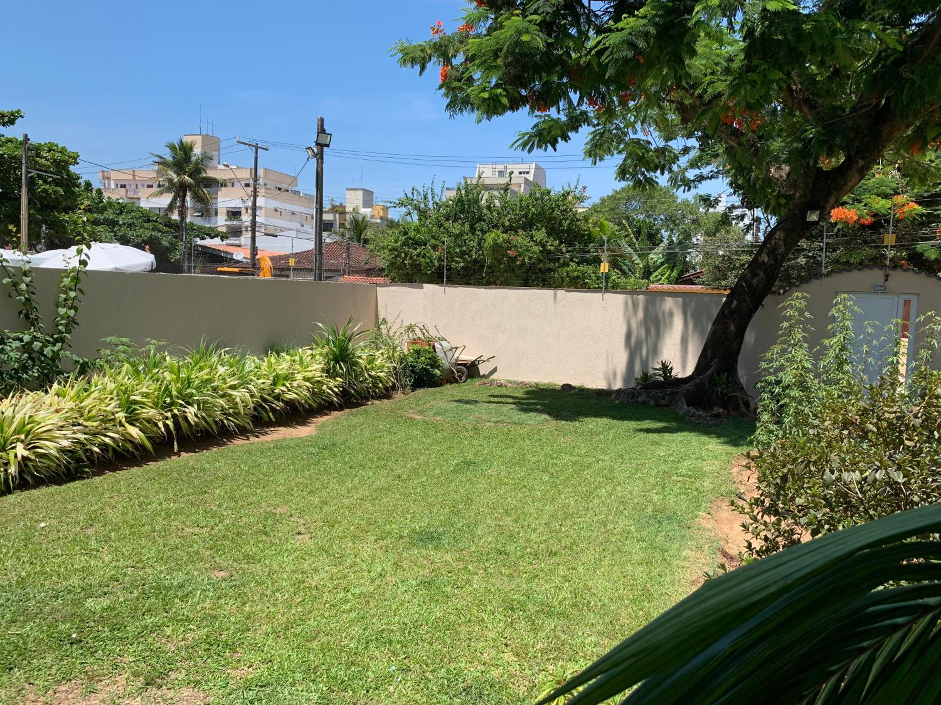 Apto 11 - Com 1 dorm prox a praia da Enseada com piscina!