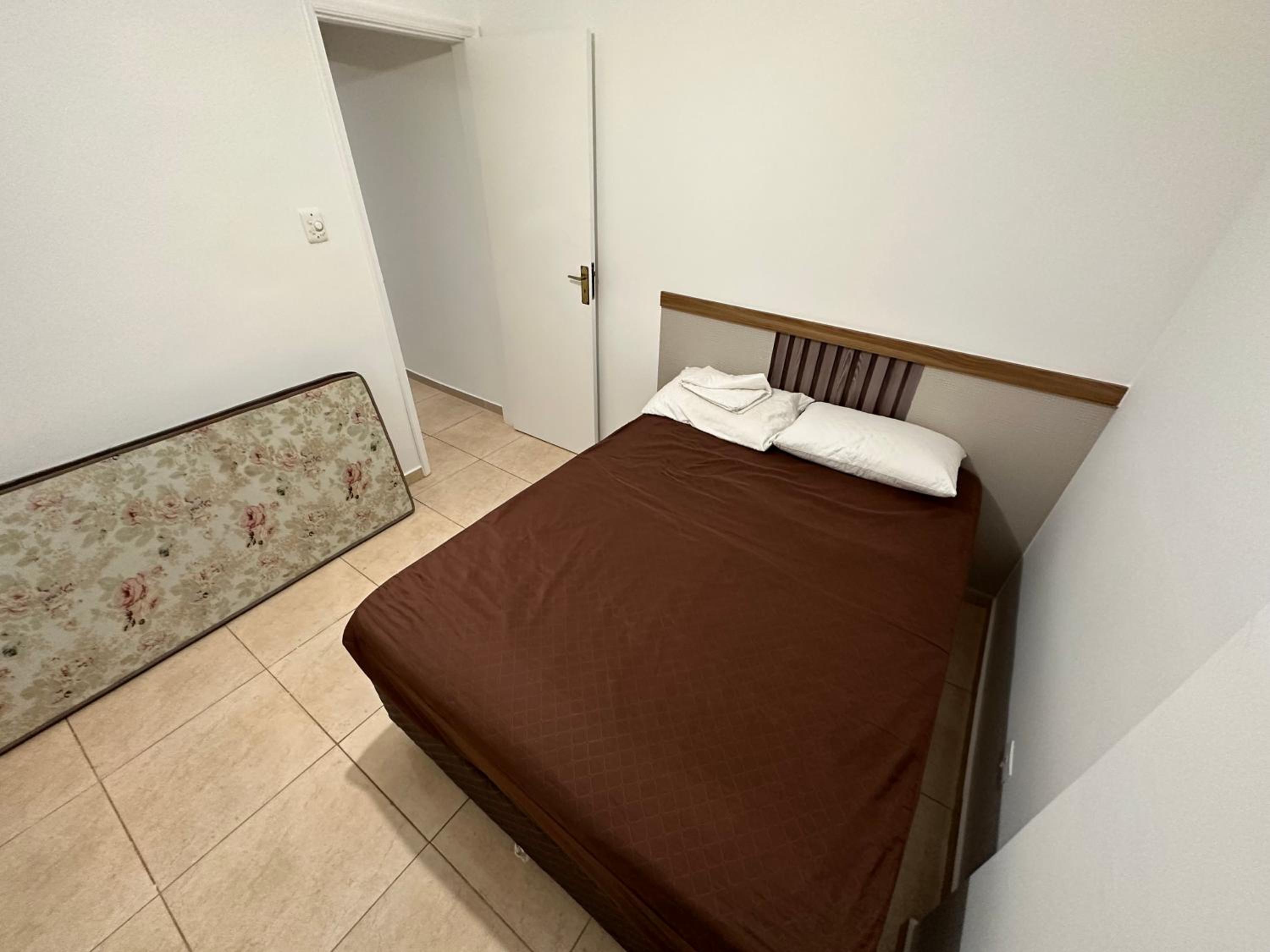 Apto 11 - Com 1 dorm prox a praia da Enseada com piscina!