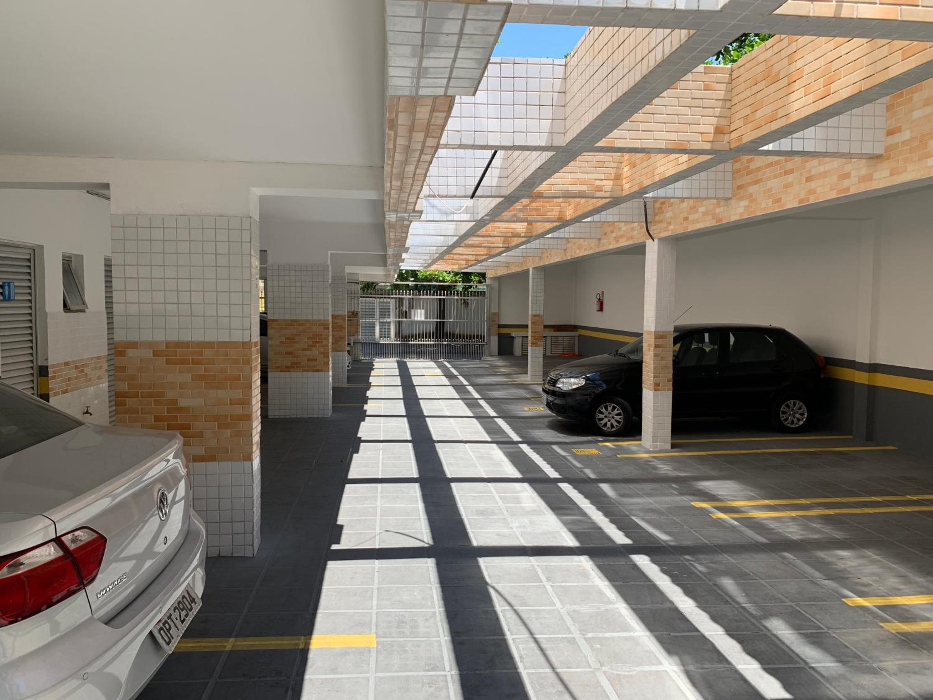 Apto 11 - Com 1 dorm prox a praia da Enseada com piscina!