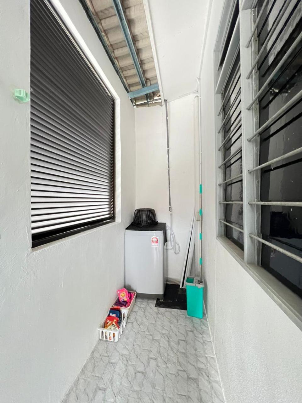nearby Umt unisza Airport drawbridge Enzo Homestay Gong badak Kuala Terengganu photo 4