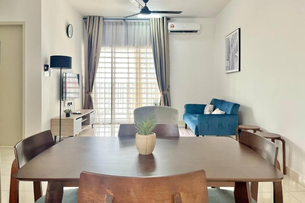 2BR Alanis Suite With Balcony photo 5