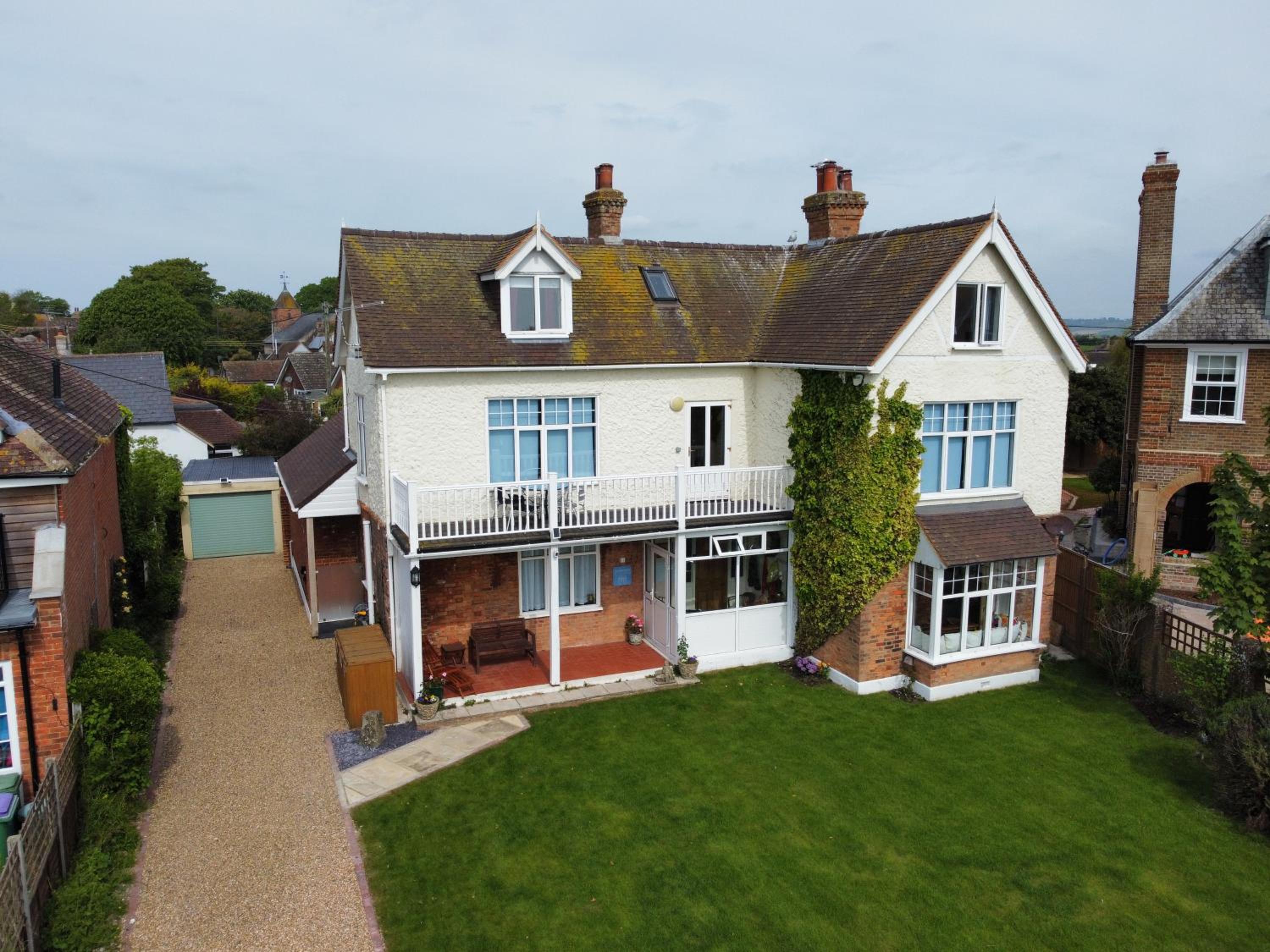 Beachside period family home. 5 BR spacious, comfortable. view 5