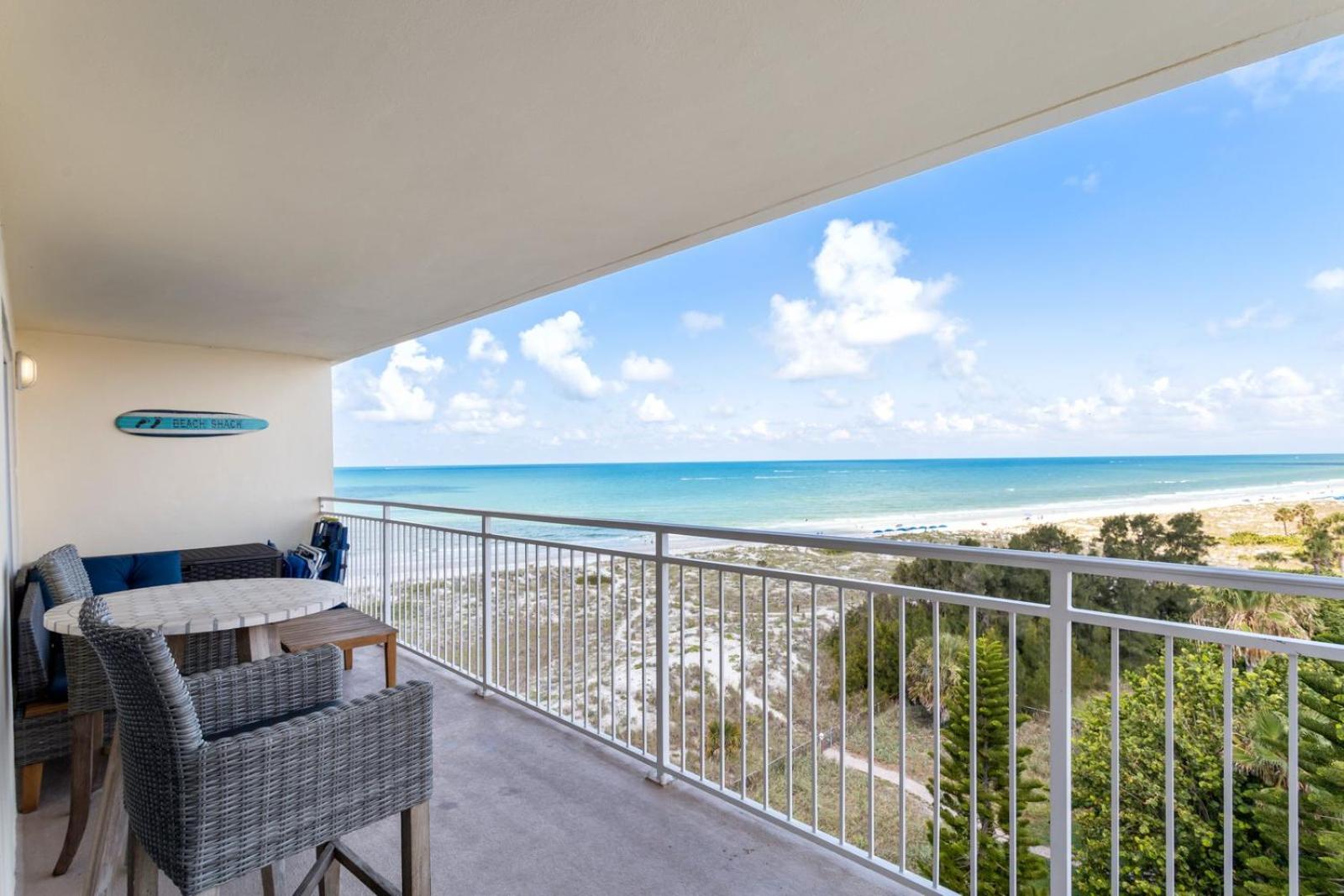 Top Floor Beach Gulf Views - Madeira Norte #516