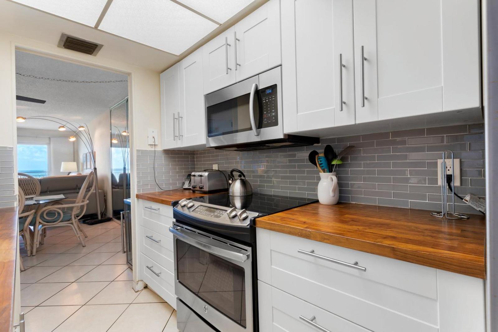 Top Floor Beach Gulf Views - Madeira Norte #516