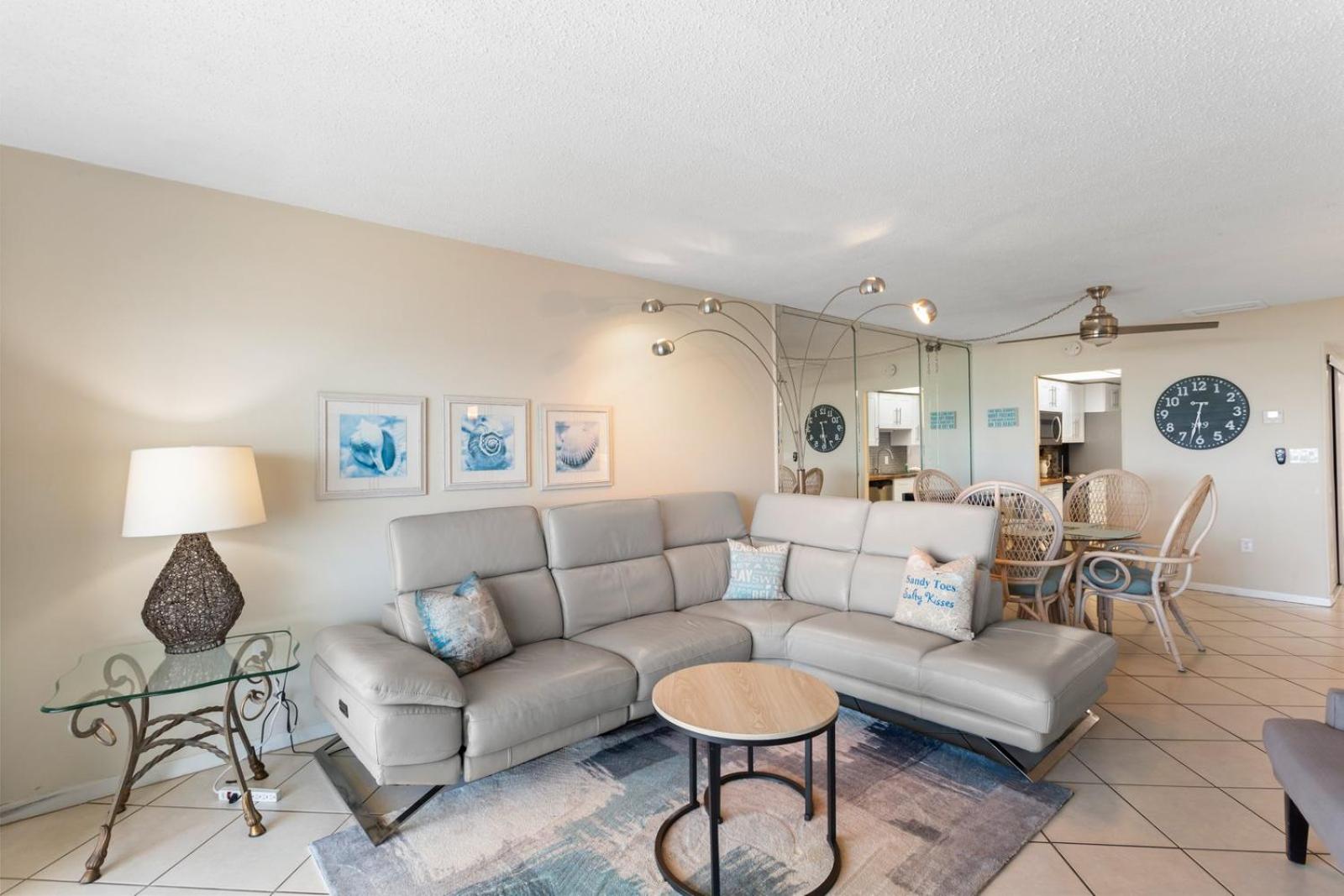 Top Floor Beach Gulf Views - Madeira Norte #516