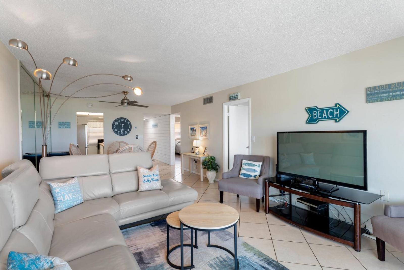 Top Floor Beach Gulf Views - Madeira Norte #516