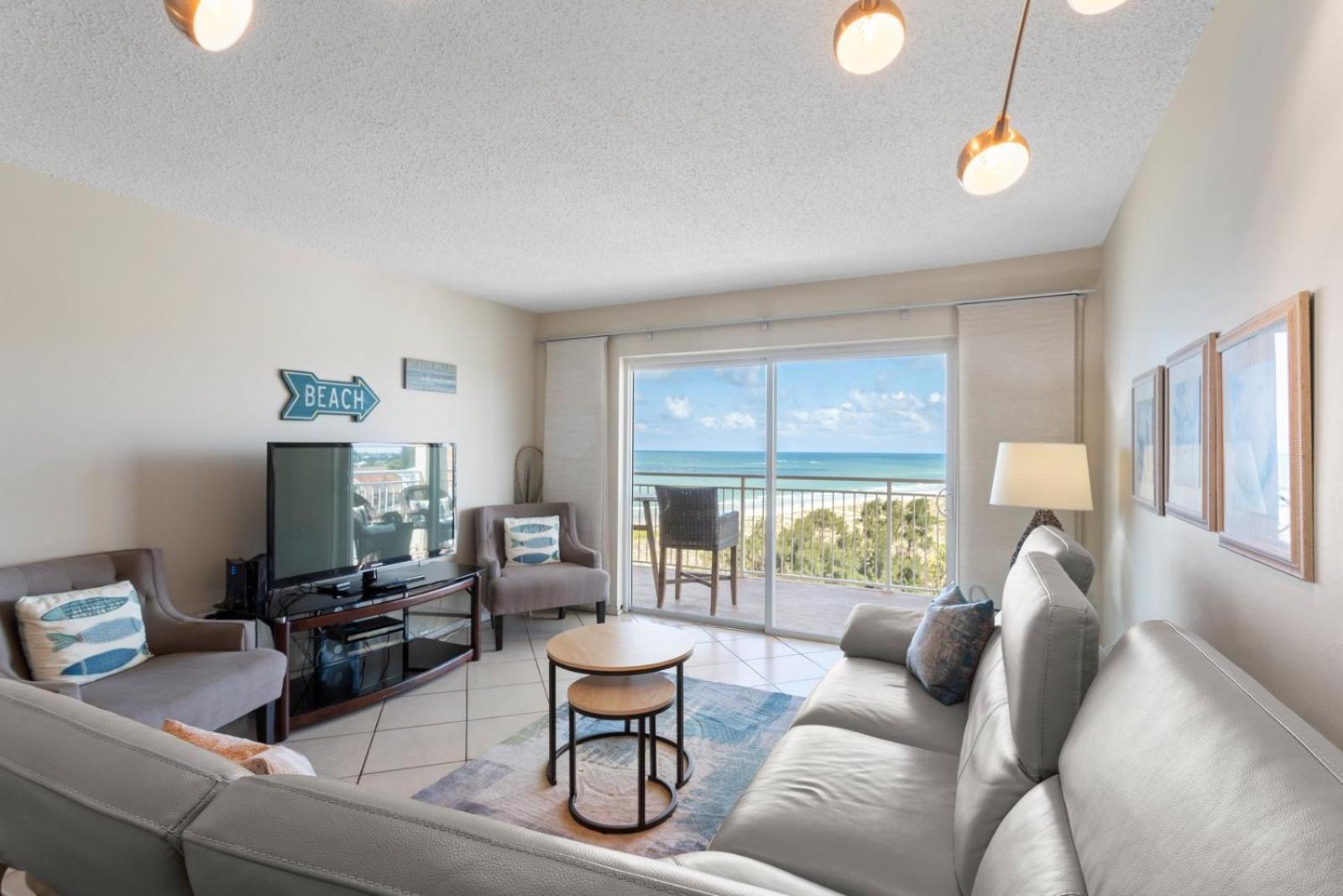 Top Floor Beach Gulf Views - Madeira Norte #516