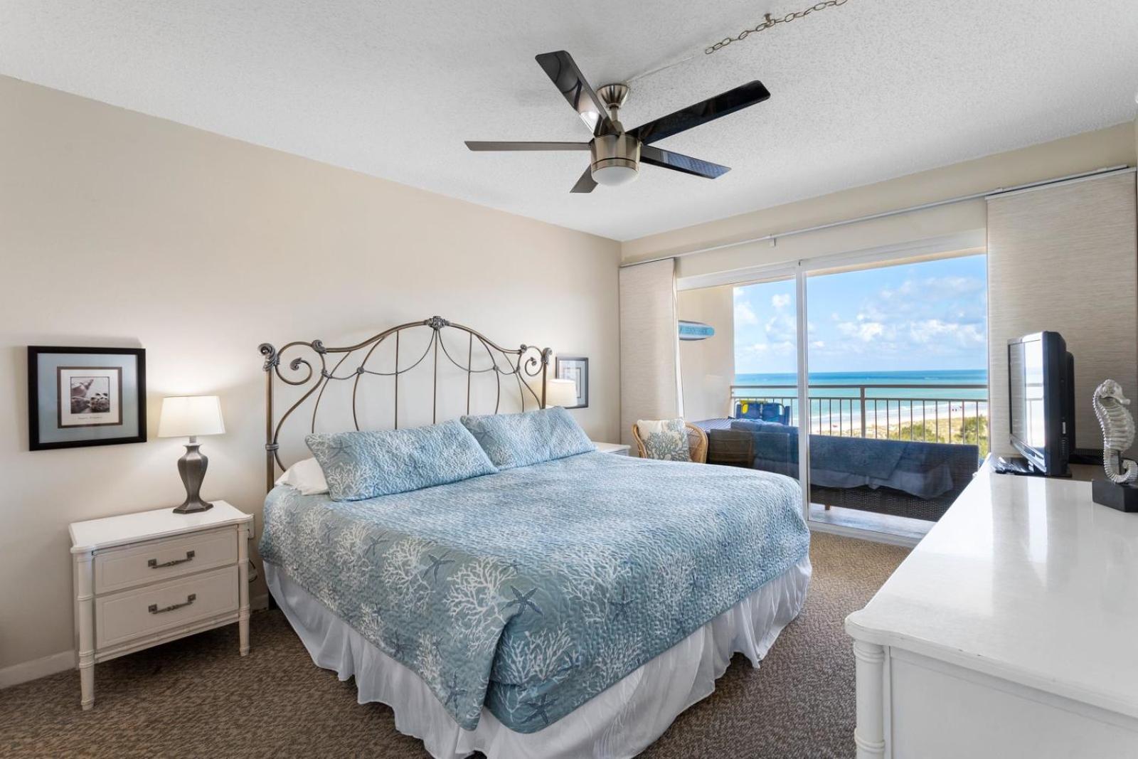 Top Floor Beach Gulf Views - Madeira Norte #516