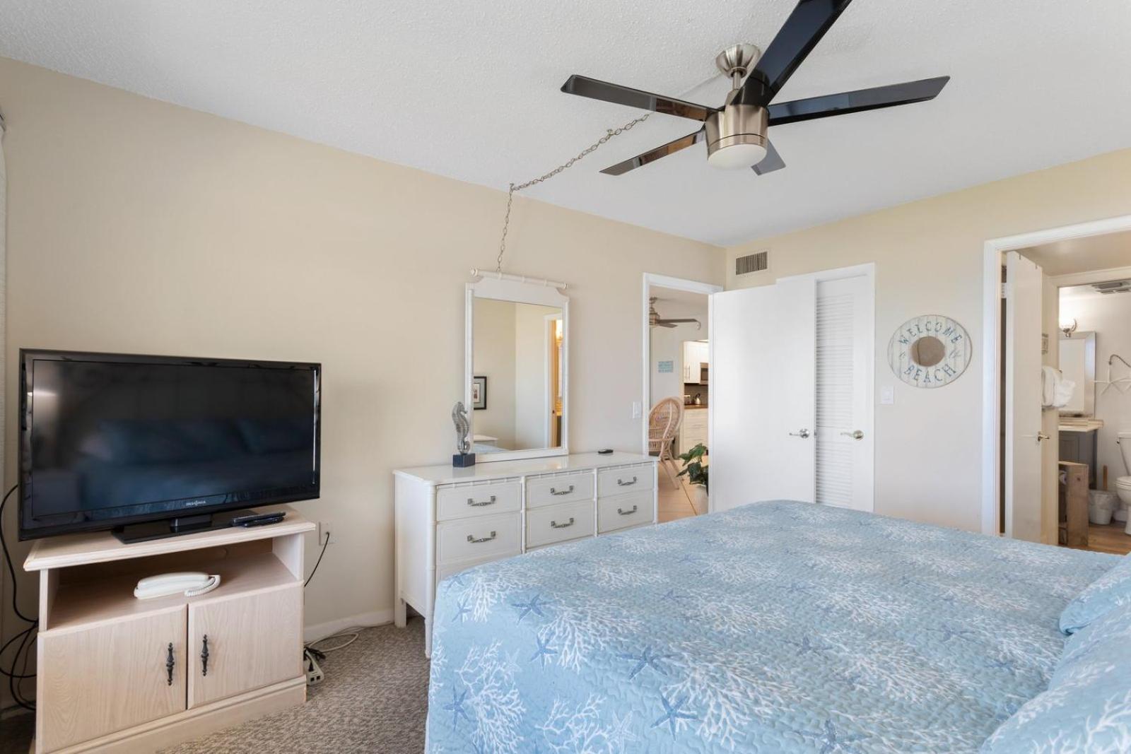 Top Floor Beach Gulf Views - Madeira Norte #516
